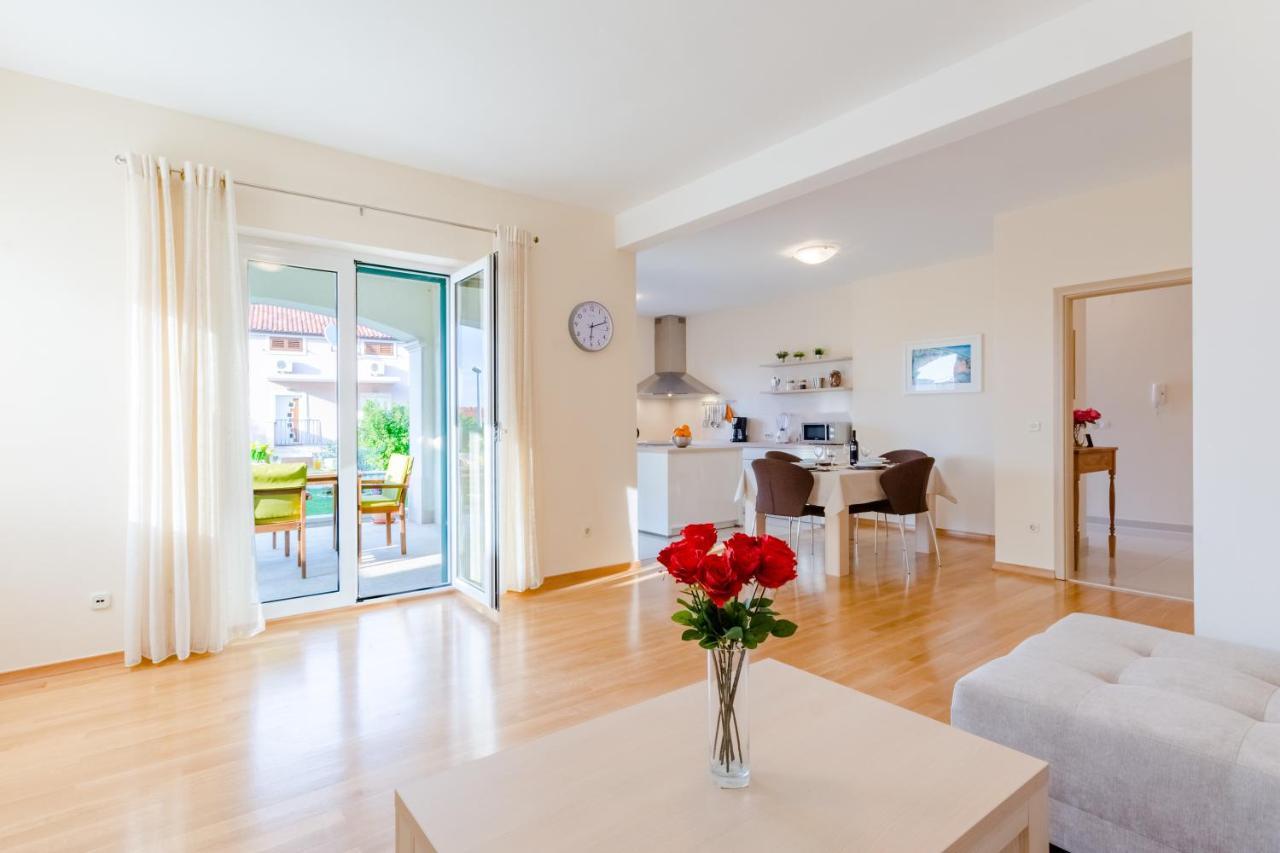Apartment Deni *