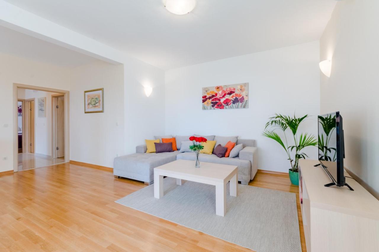 Apartment Deni Supetar