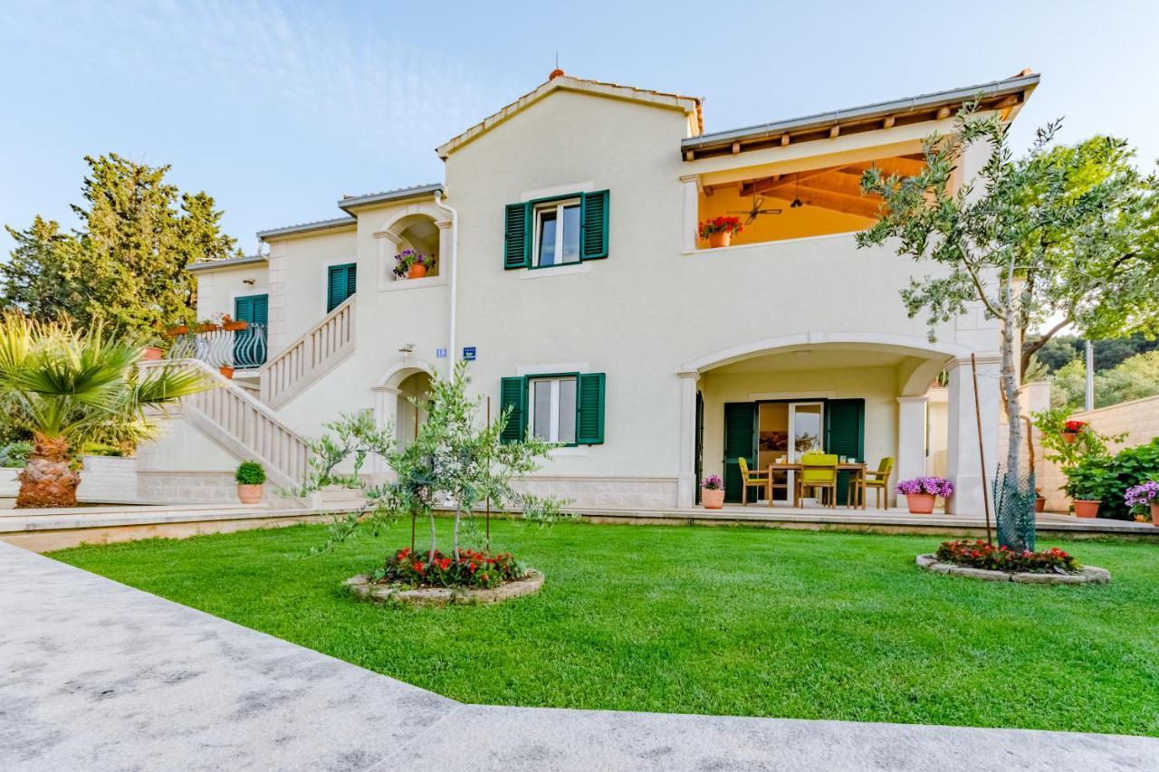Apartment Deni Supetar