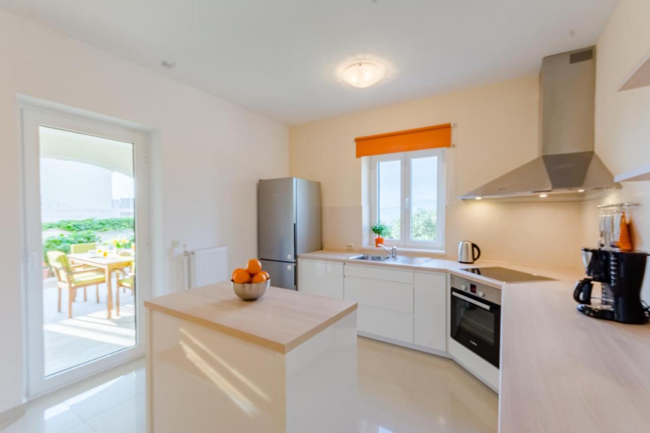 Apartment Deni *