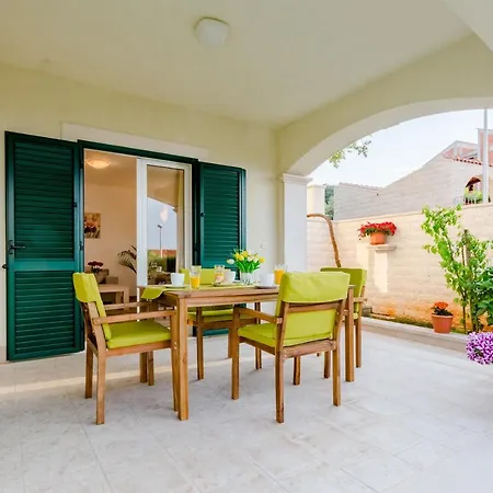 Apartment Deni Supetar Exterior photo