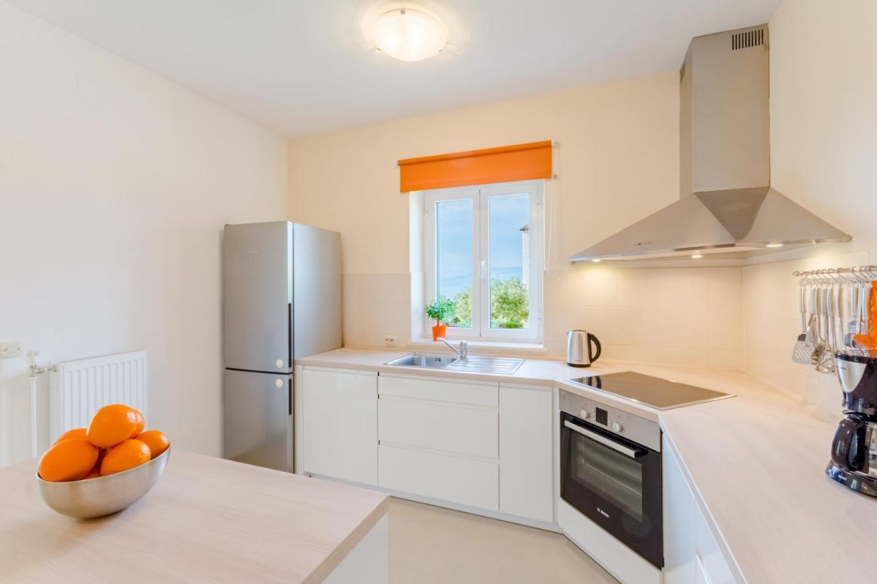 Apartament Deni